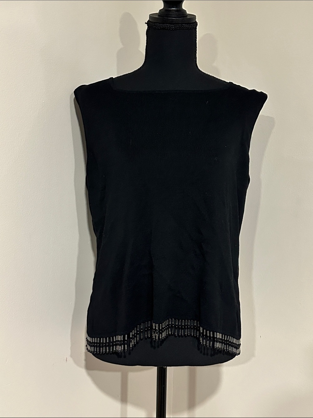 *REQUIREMENTS* Vintage Black Sleeveless Tank Top w/ Beaded Hem Size Large